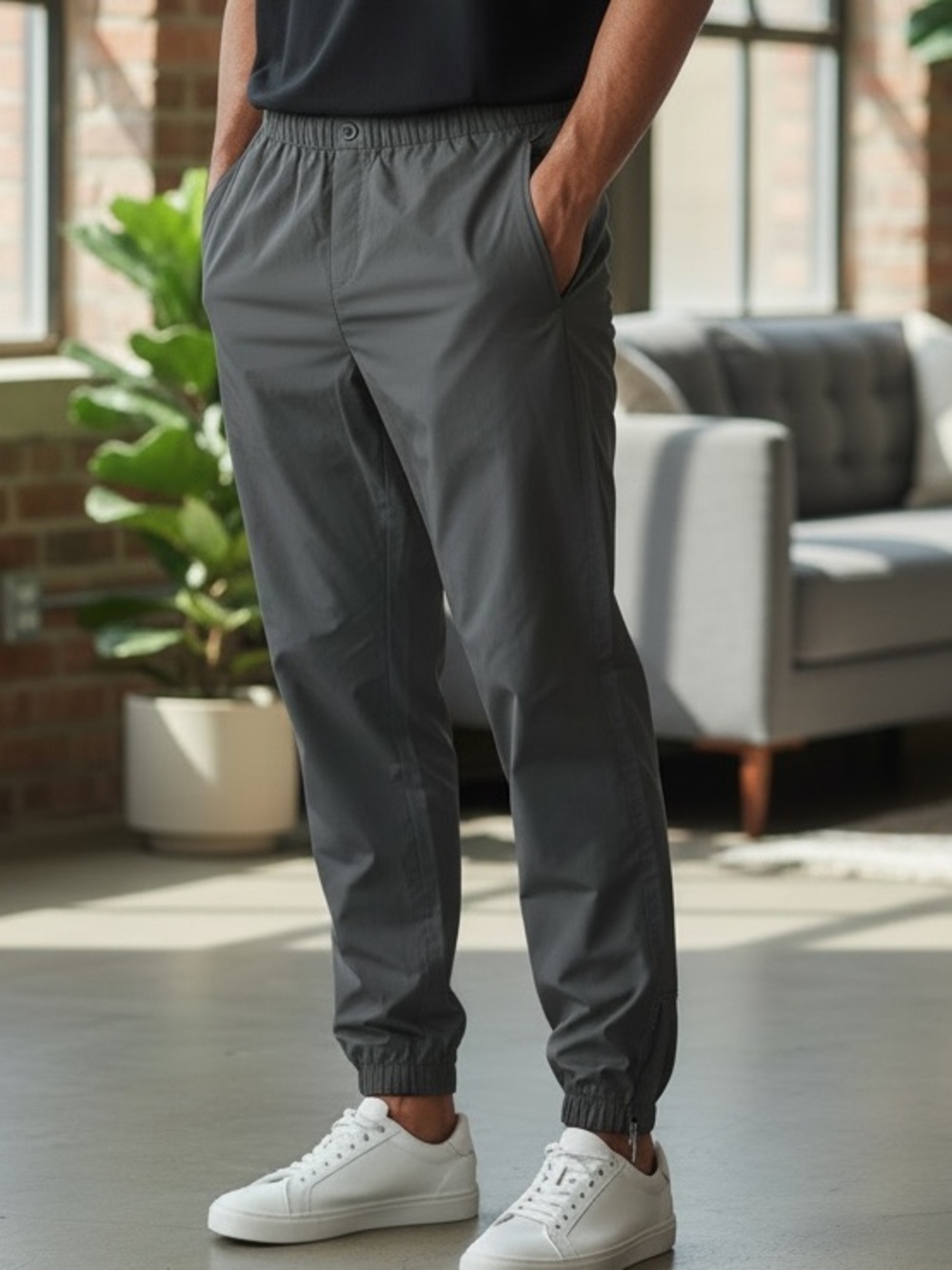 Onia Men's Lightweight Elastic-Waist Pant in Charcoal